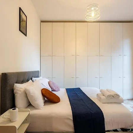 Near Airport 6 Guests - Big Elegant Apartment